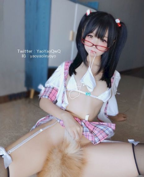 揉摸新婚少妇高耸双乳电影