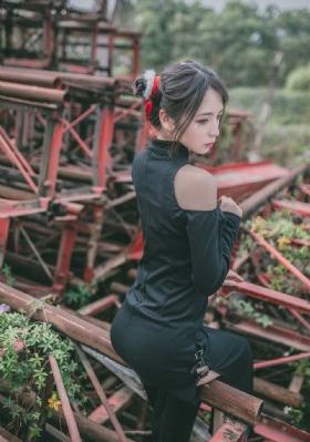 老板揉搓秘书丰满大乳动态图